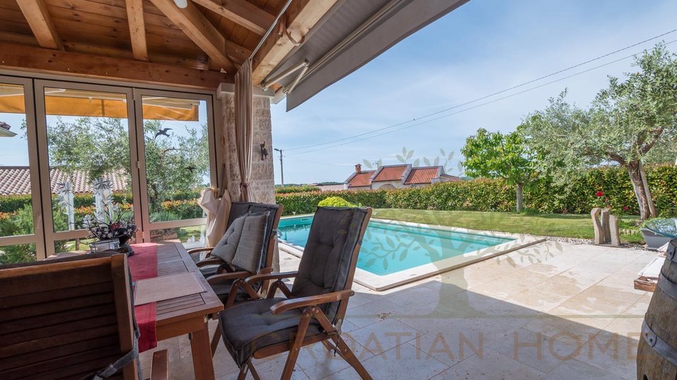 Hochwertige Villa mit 4 Schlafzimmer und Pool nur 8 km vom Meer und der Stadt Porec