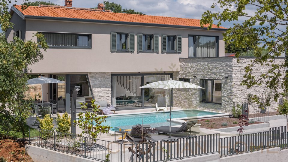 Komplett ausgesattete Villa mit Pool in Porec nahe zum schönsten Strand der Stadt