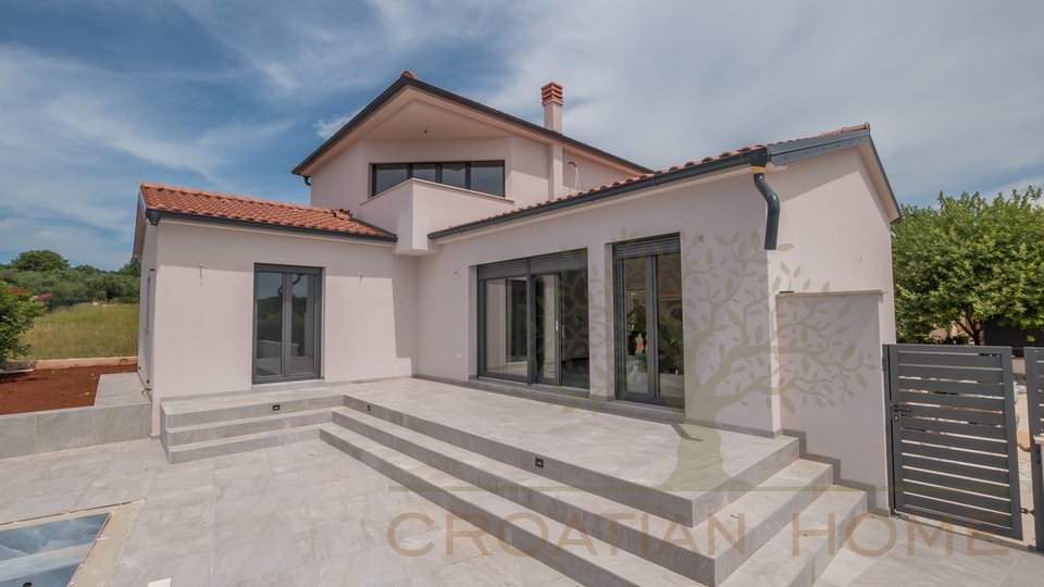 Moderne neuwertige Villa mit Pool in schöner ruhigen Lage bei Porec