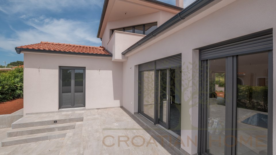 Moderne neuwertige Villa mit Pool in schöner ruhigen Lage bei Porec