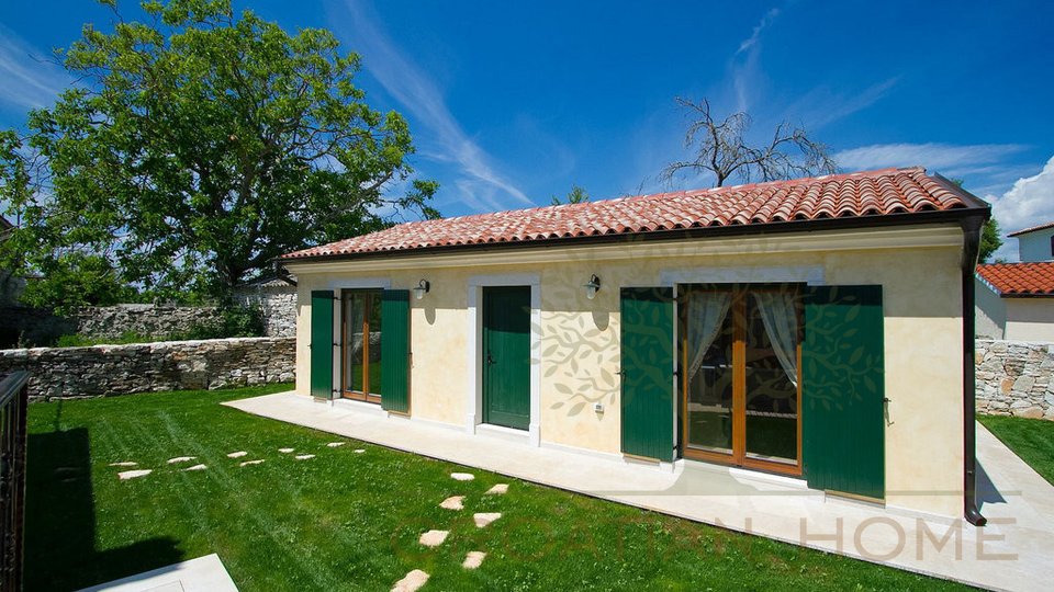 House, 250 m2, For Sale, Sveti Lovreč