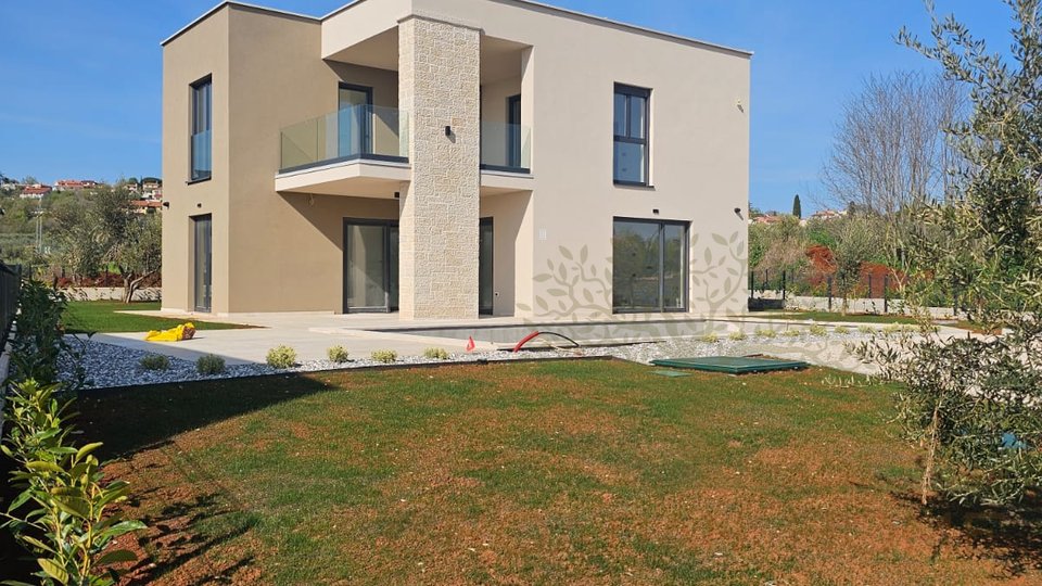 Moderne Neubau Villa mit Pool und Fussbodenheizung und Meerblick!