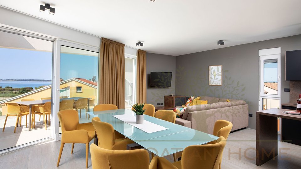 Villa mit beheiztem Pool, Garage und traumhaften Meerblick nur 150 m vom Meer