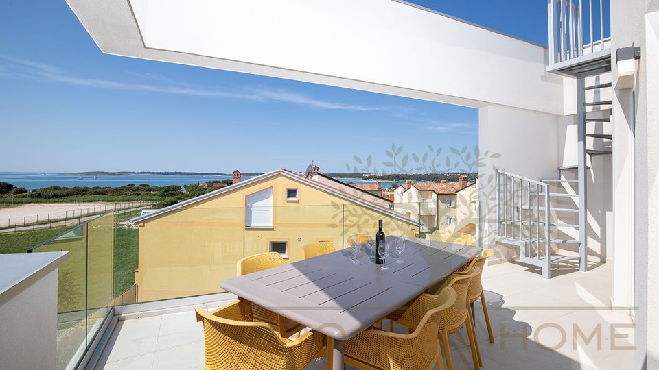 Villa mit beheiztem Pool, Garage und traumhaften Meerblick nur 150 m vom Meer