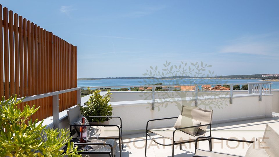Villa mit beheiztem Pool, Garage und traumhaften Meerblick nur 150 m vom Meer