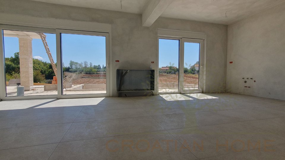 Mediterrane Villa mit Pool nur 7 km vom Meer in ruhiger Lage am Rande der Ortschaft