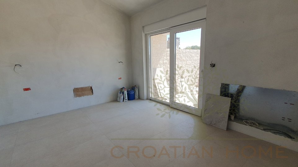 Mediterrane Villa mit Pool nur 7 km vom Meer in ruhiger Lage am Rande der Ortschaft
