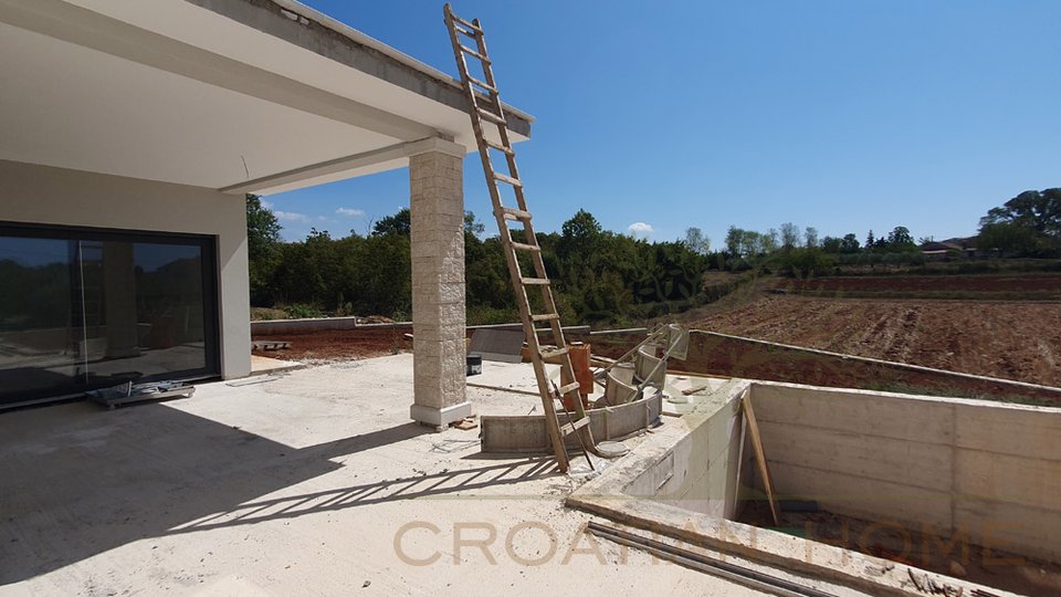 Mediterrane Villa mit Pool nur 7 km vom Meer in ruhiger Lage am Rande der Ortschaft