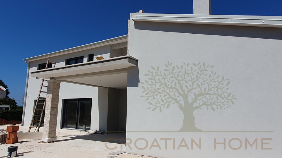 Mediterrane Villa mit Pool nur 7 km vom Meer in ruhiger Lage am Rande der Ortschaft