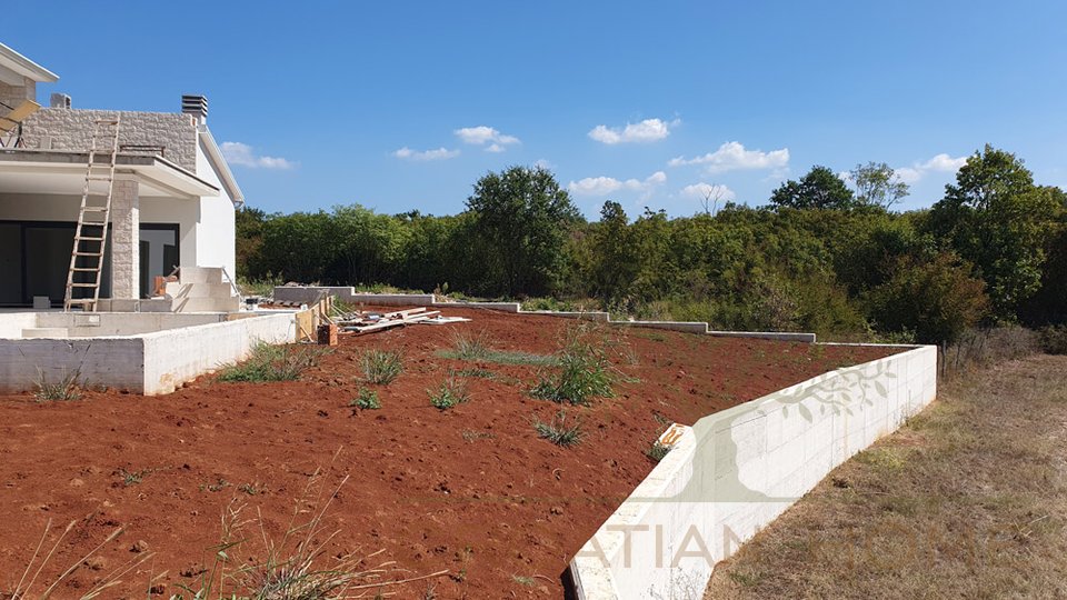 Mediterrane Villa mit Pool nur 7 km vom Meer in ruhiger Lage am Rande der Ortschaft