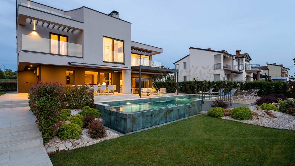 House, 290 m2, For Sale, Poreč