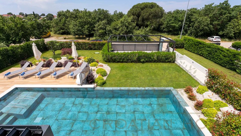 House, 290 m2, For Sale, Poreč