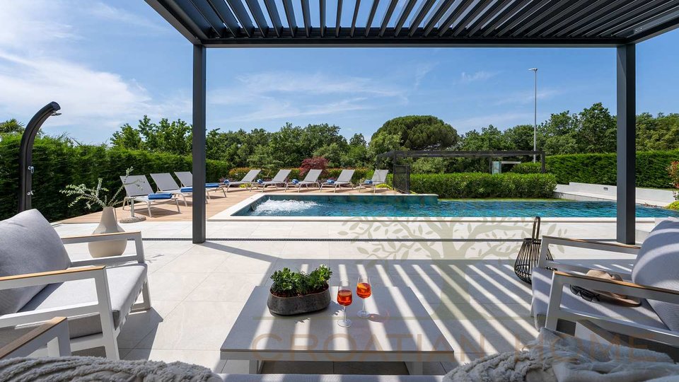 House, 290 m2, For Sale, Poreč