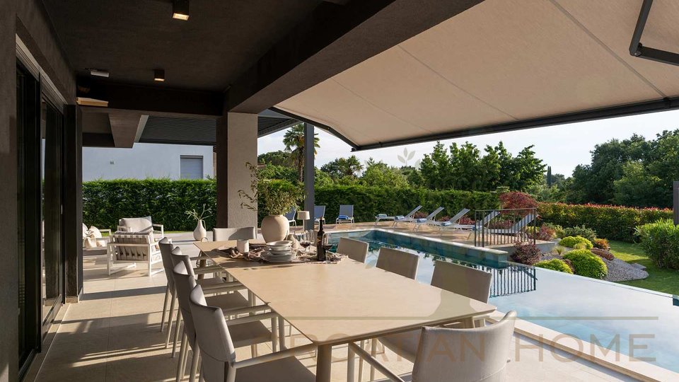 House, 290 m2, For Sale, Poreč