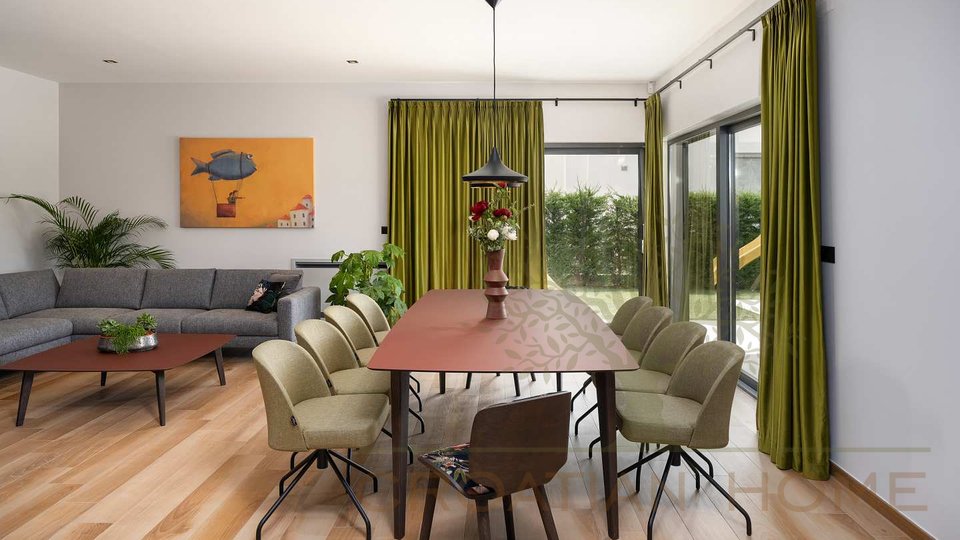 House, 290 m2, For Sale, Poreč
