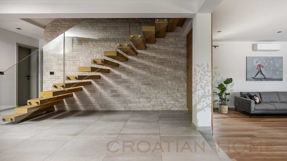 House, 290 m2, For Sale, Poreč