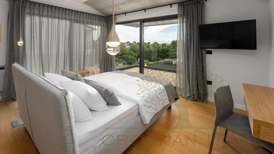 House, 290 m2, For Sale, Poreč