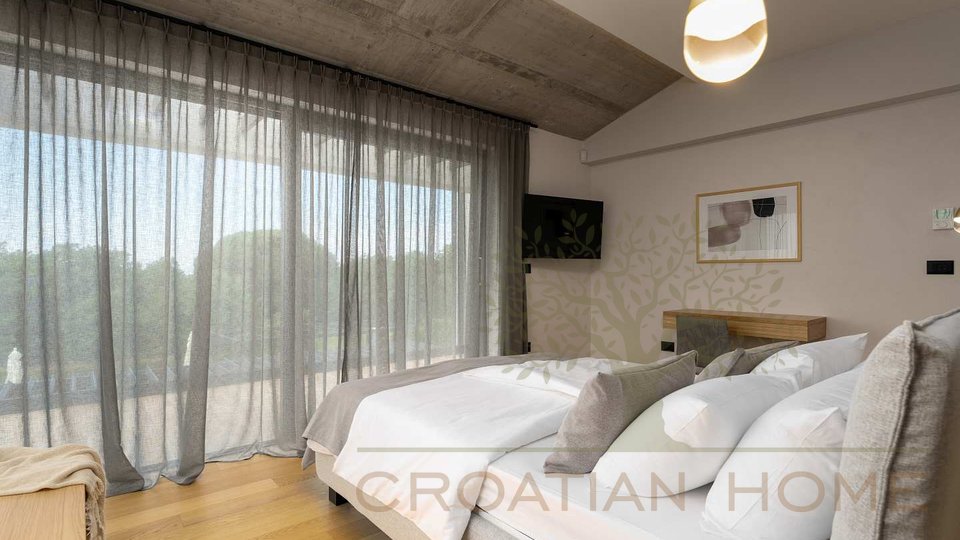 House, 290 m2, For Sale, Poreč