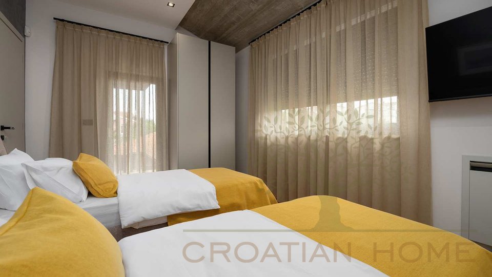 House, 290 m2, For Sale, Poreč