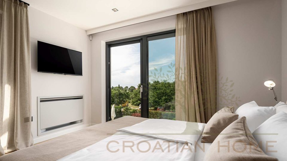 House, 290 m2, For Sale, Poreč