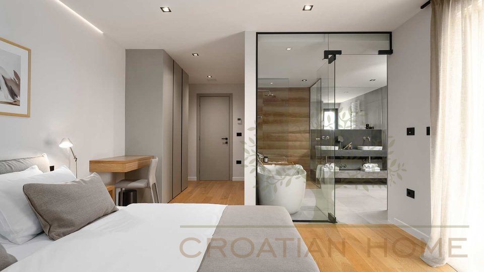House, 290 m2, For Sale, Poreč