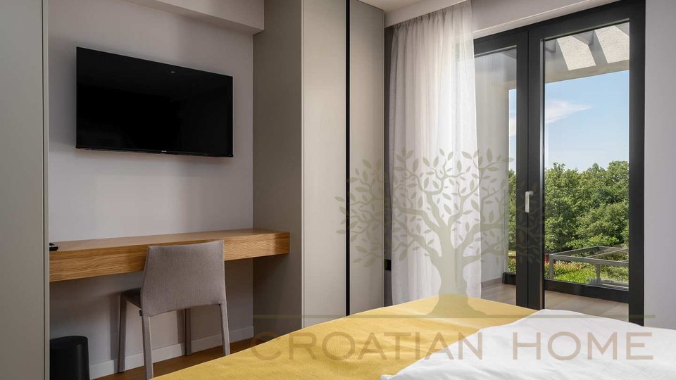 House, 290 m2, For Sale, Poreč