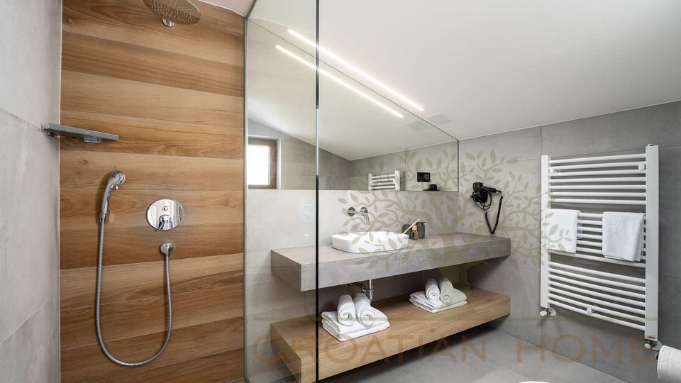 House, 290 m2, For Sale, Poreč