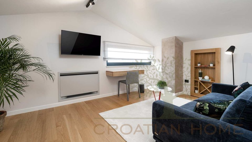 House, 290 m2, For Sale, Poreč