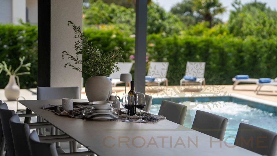 House, 290 m2, For Sale, Poreč