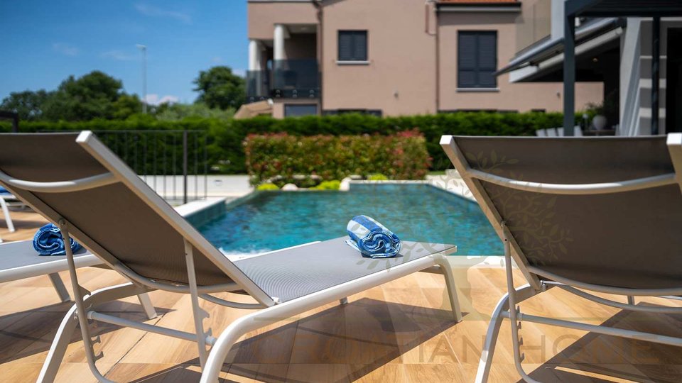 House, 290 m2, For Sale, Poreč
