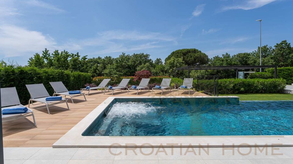 House, 290 m2, For Sale, Poreč