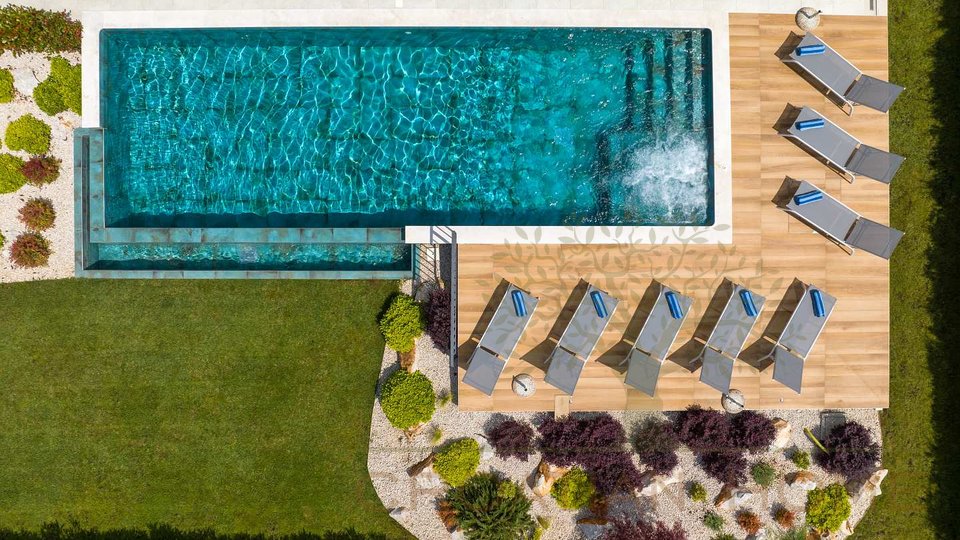 House, 290 m2, For Sale, Poreč