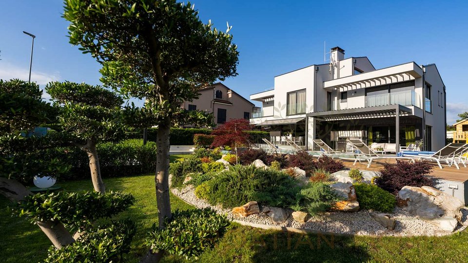 House, 290 m2, For Sale, Poreč