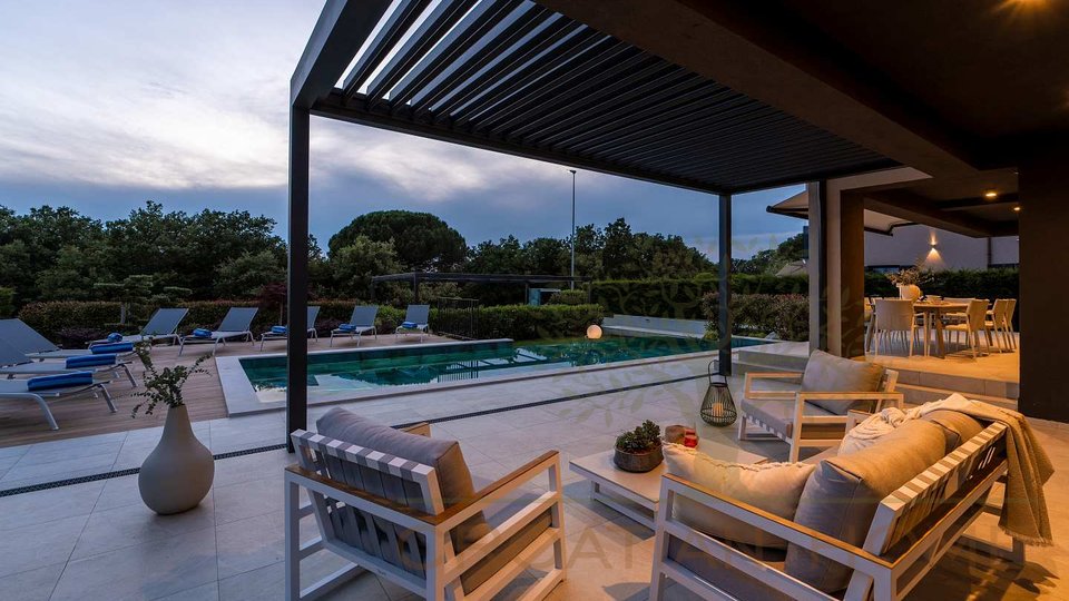House, 290 m2, For Sale, Poreč