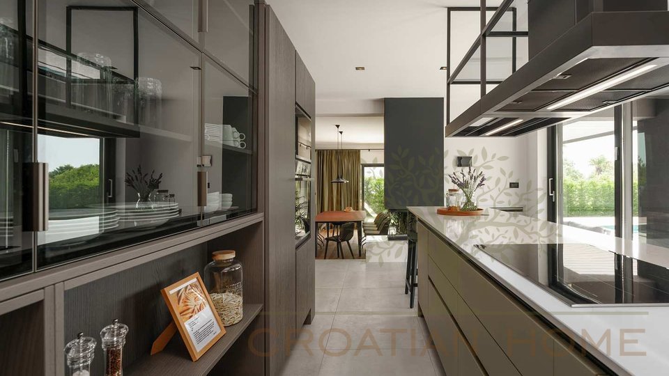 House, 290 m2, For Sale, Poreč