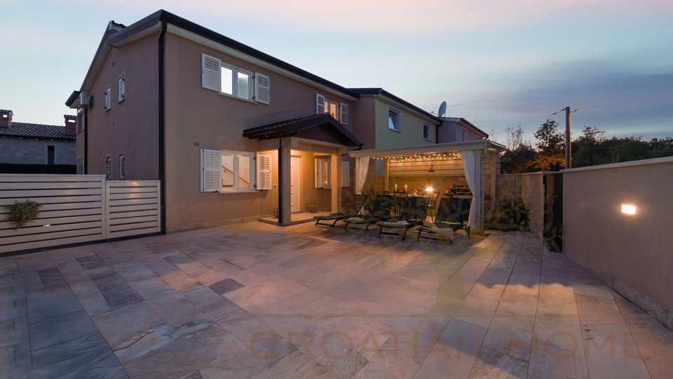 House, 206 m2, For Sale, Poreč