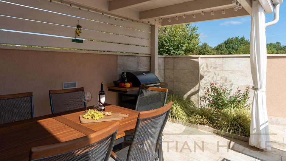 House, 206 m2, For Sale, Poreč