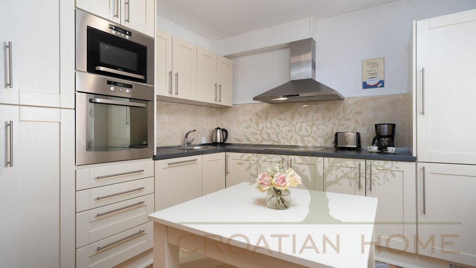 House, 206 m2, For Sale, Poreč