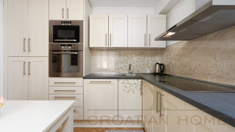 House, 206 m2, For Sale, Poreč