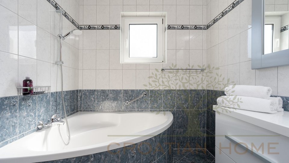 House, 206 m2, For Sale, Poreč