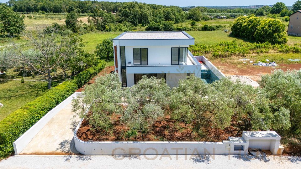Neubau! Moderne Villa mit Pool nur 5 km von Porec und dem Meer