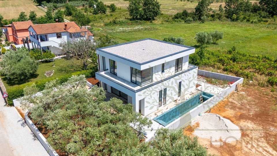 Neubau! Moderne Villa mit Pool nur 5 km von Porec und dem Meer