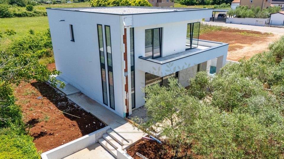 Neubau! Moderne Villa mit Pool nur 5 km von Porec und dem Meer