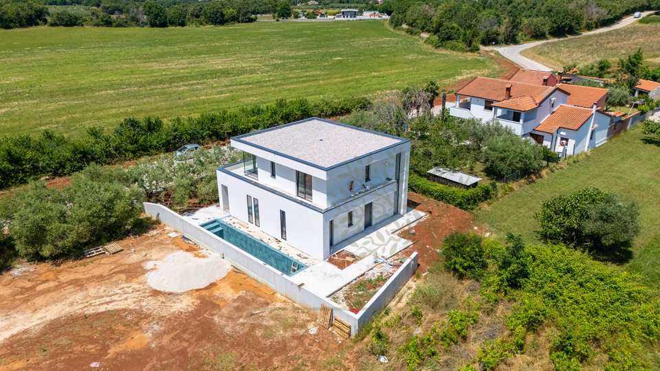 Neubau! Moderne Villa mit Pool nur 5 km von Porec und dem Meer