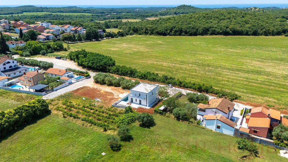 Neubau! Moderne Villa mit Pool nur 5 km von Porec und dem Meer
