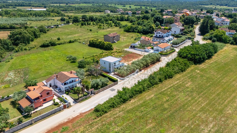 Neubau! Moderne Villa mit Pool nur 5 km von Porec und dem Meer