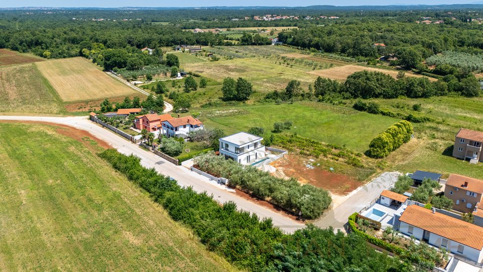 Neubau! Moderne Villa mit Pool nur 5 km von Porec und dem Meer