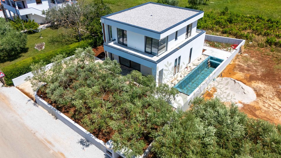 Neubau! Moderne Villa mit Pool nur 5 km von Porec und dem Meer