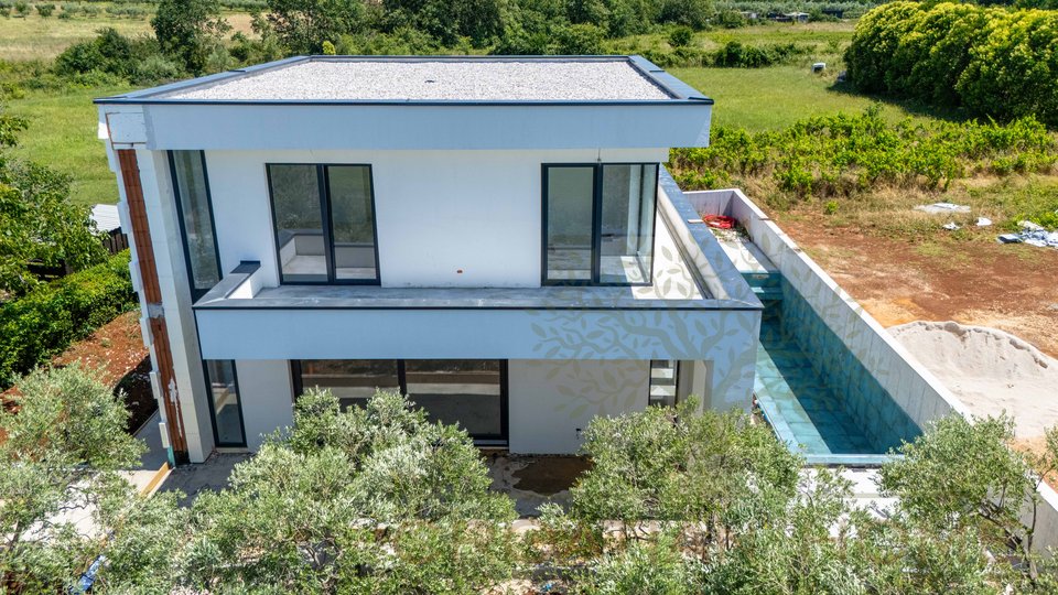 Neubau! Moderne Villa mit Pool nur 5 km von Porec und dem Meer