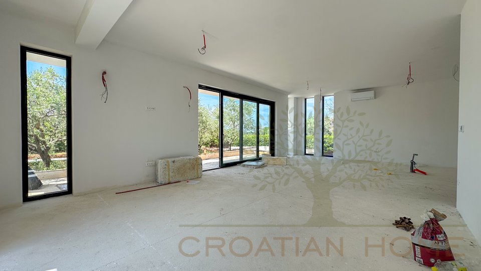 Neubau! Moderne Villa mit Pool nur 5 km von Porec und dem Meer